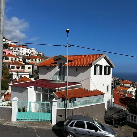 Homestay Away From Funchal (Madeira)